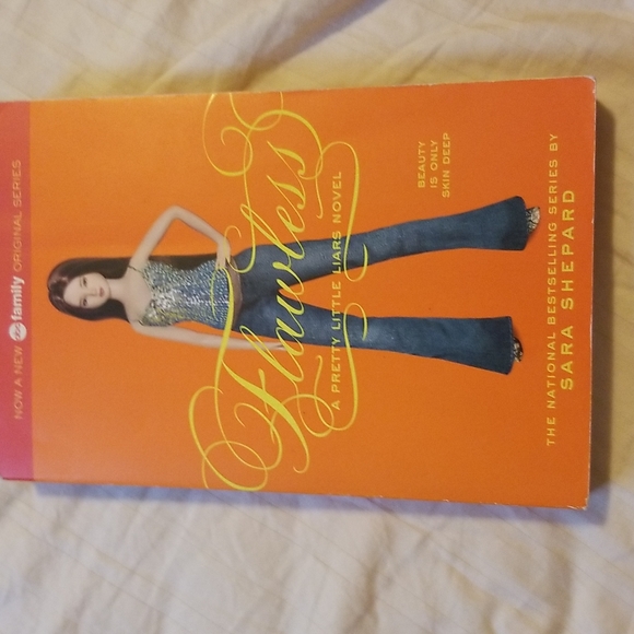 3 out of 4 of the pretty little liars - Picture 2 of 4